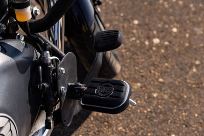 Black Deluxe Rider Footpegs fit for Royal Enfield Super Meteor 650